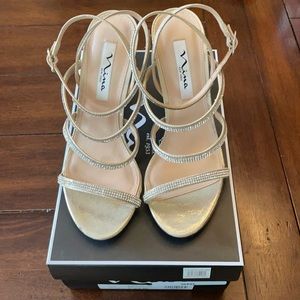 NIB Nina Sparkly Strappy Heels Size 7.5